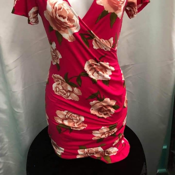 New medium dress - Picture 2 of 2